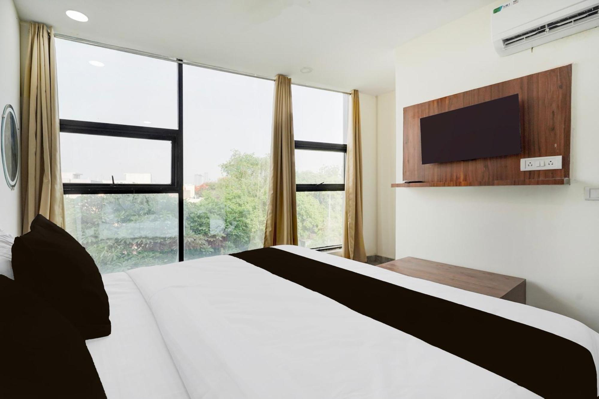 Hotel O Indirapuram Grand Ghaziabad Εξωτερικό φωτογραφία